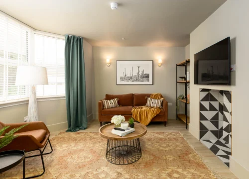 Pelican House, Apartment Eight