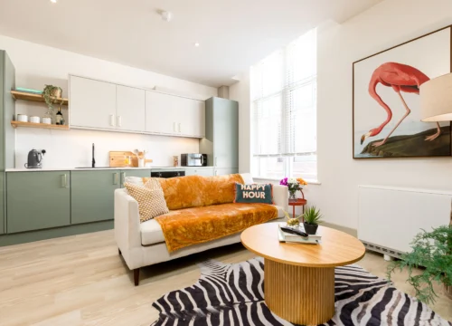 Pelican House, Apartment Ten
