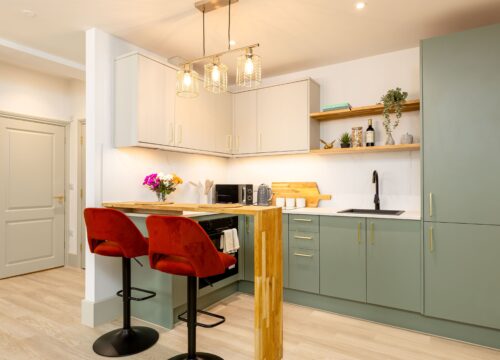 Pelican House, Apartment Six